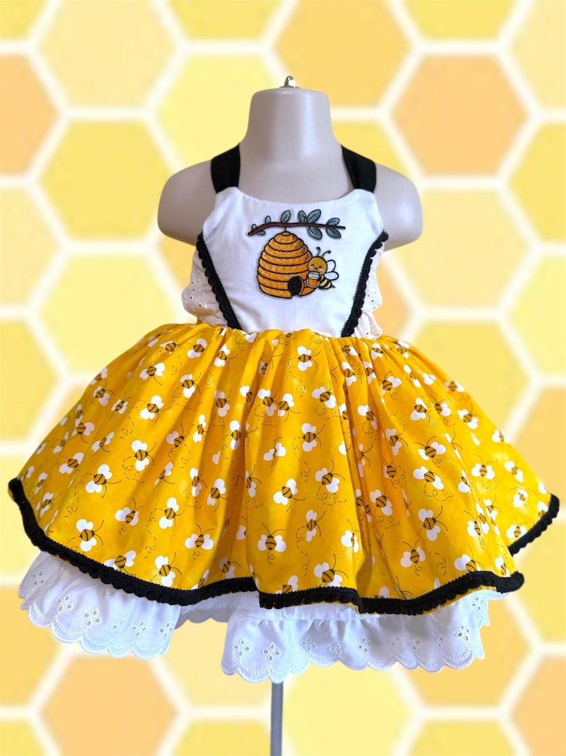 Vestido acolchado hecho a mano de Abejita chiquitita imagen 1