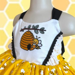 Vestido acolchado hecho a mano de Abejita chiquitita imagen 2