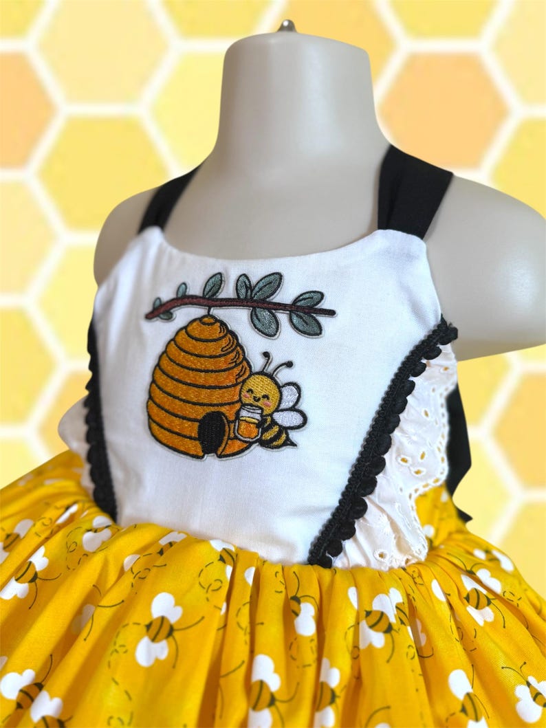 Vestido acolchado hecho a mano de Abejita chiquitita imagen 2