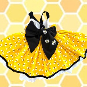 Vestido acolchado hecho a mano de Abejita chiquitita imagen 3