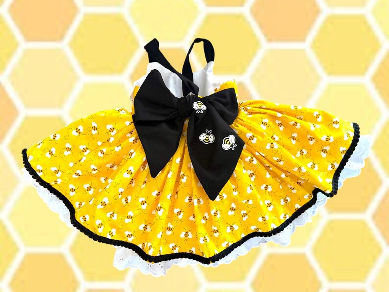 Vestido acolchado hecho a mano de Abejita chiquitita imagen 3