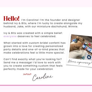 Puede incluir: Una tarjeta informativa blanca con texto en rojo y negro que presenta a Ivy & Bits. El texto dice: Hello! I'm Caroline! I'm the founder and designer behind Ivy & Bits. Una peque&ntilde;a foto muestra a una persona con un perro y el texto Winnie supervising!