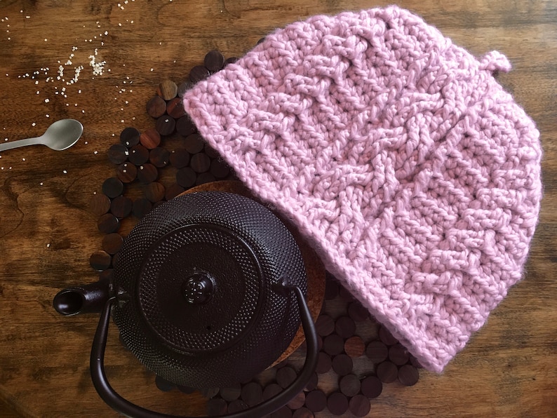 Cosy crochet tea cozi pattern for autumn and winter. 