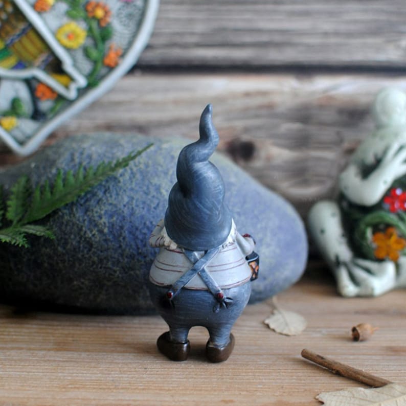 Miniature Garden Elf,Mini Tiny Elf Figurines\uff0cWhimsical Garden Decoration\uff0cMiniature Elf Figurines Miniature Vintage Fairy Garden Lantern Elf