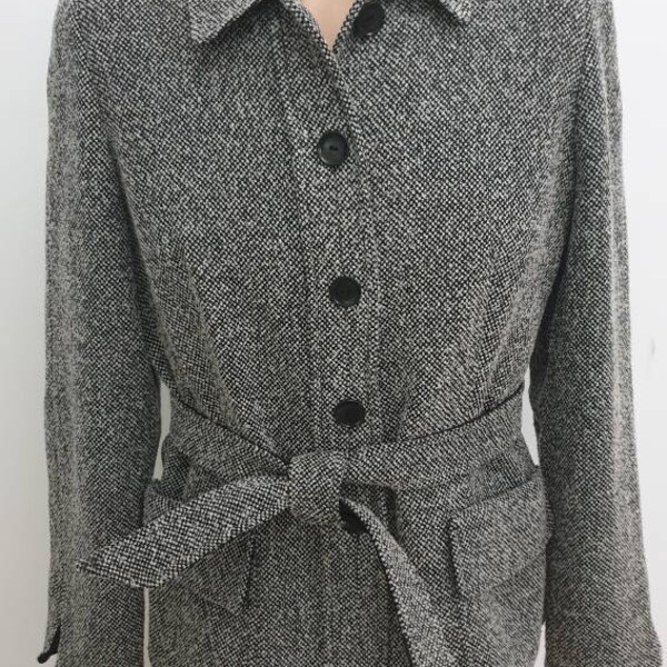 Max Mara made in Italy vintage 90' women's virgin wool jacket.Luxury quality.size USA-10, I-44