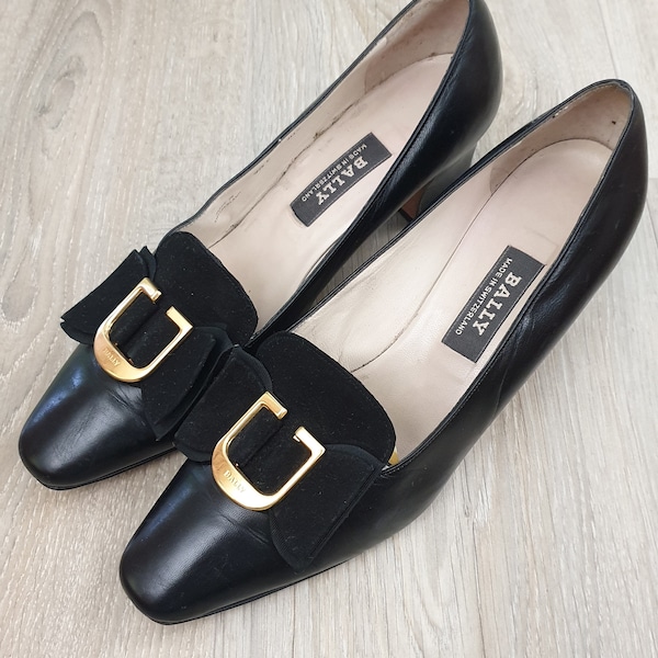 Bally made in Switzerland top luxury women's genuine leather pump shoes,vintage,black color,metal logo gold,Bally size 4,1/2 E