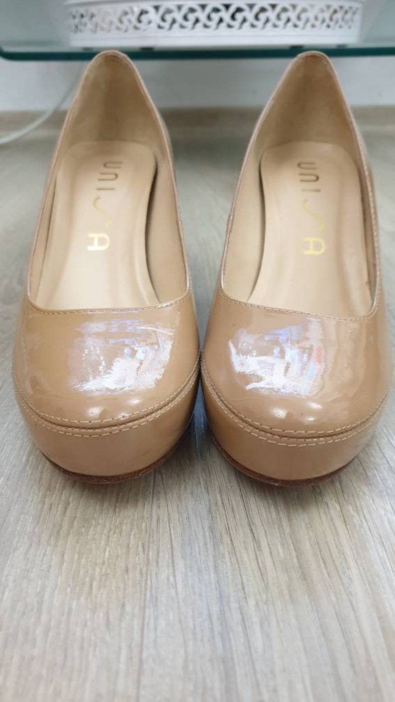 Escarpins UNISA En Cuir Verni Violet - Taille 35.5 (US 5.5), Talon Moyen - Occasion