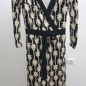 DVF,Diane von Furstenberg luxury vintage silk wrap dress,black/ivory color palm print,size 4