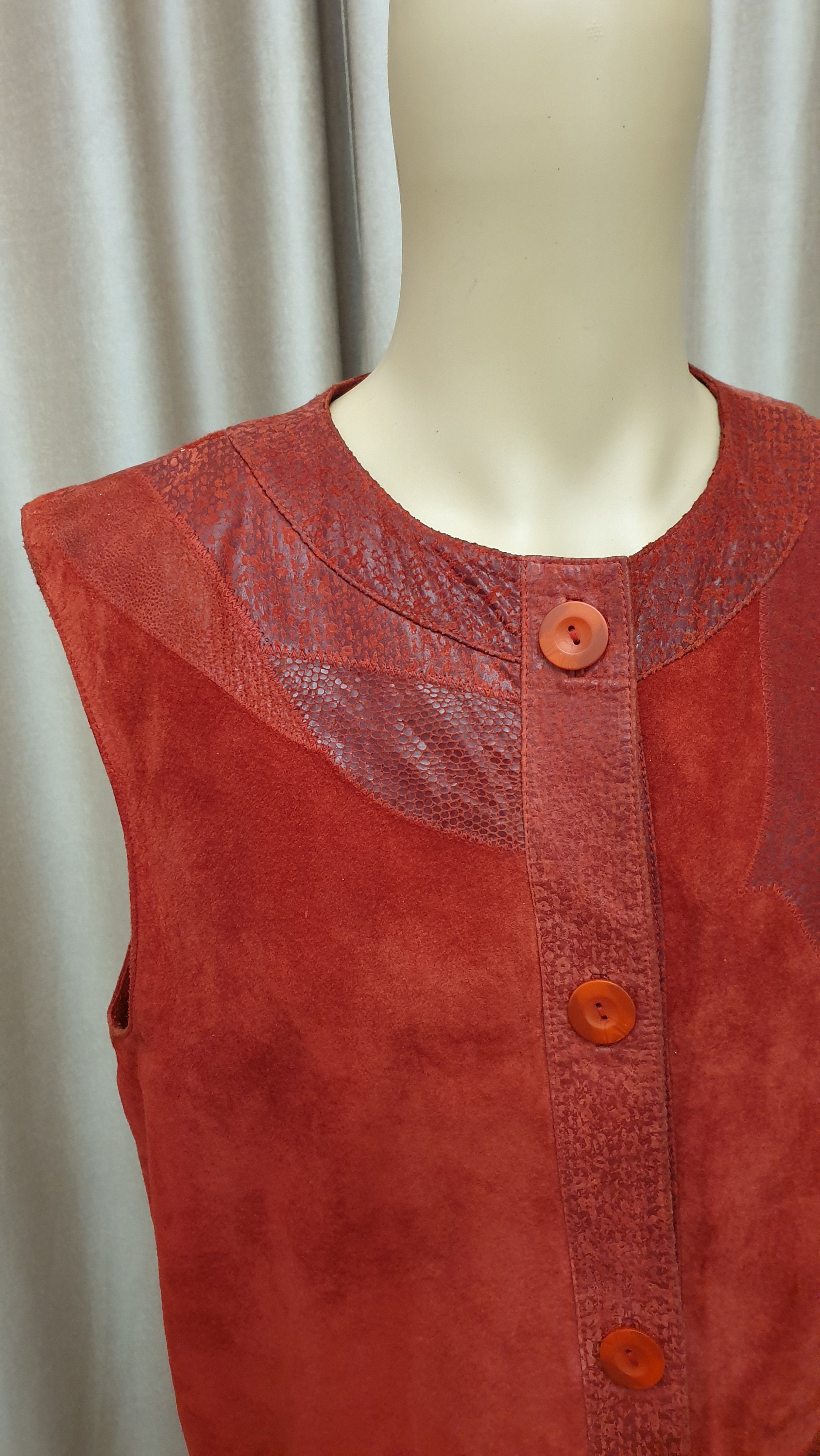 Veste Moderne En Daim Rouge Très Doux - Taille 10 US / 38 EU - Marque Beged Or - Neuf Sans étiquette