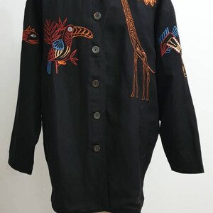 Bogner feito na Alemanha RARE vintage 70&#39;/80&#39; blusa feminina com animais bordados em estilo africano, tamanho D-38, XL