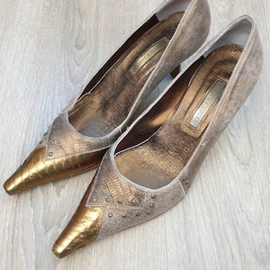 Enrico Lugani made in Italy gorgeous vintage genuine leather heels shoes.color gold.size EU-37.5