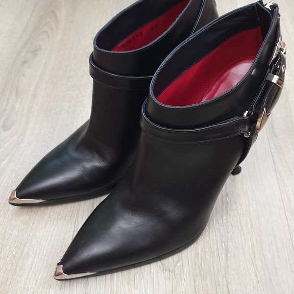 cesare paciotti dagger heels