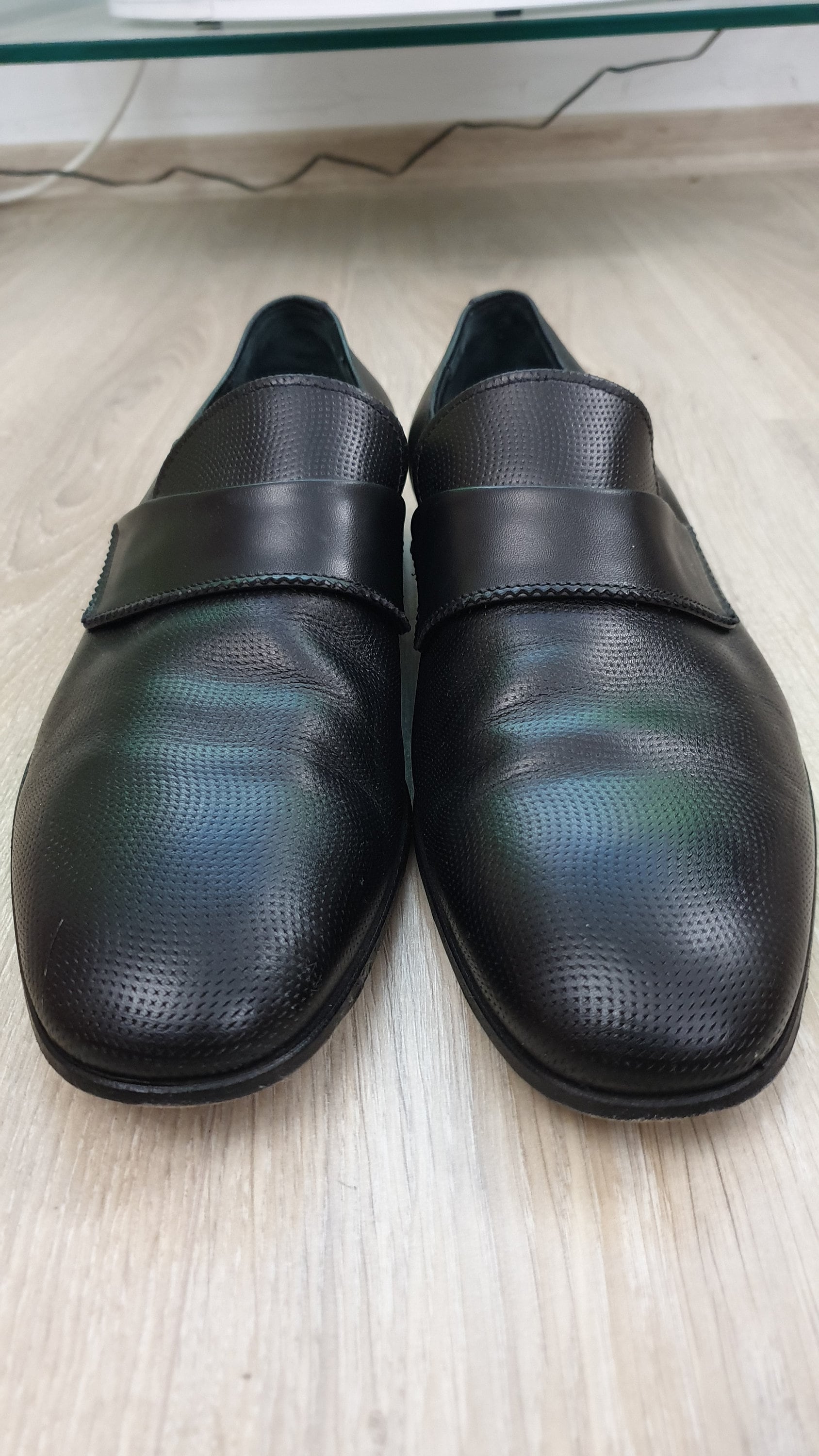 Salvatore Ferragamos 7.5 D color Black Calf is on very good condition Del Amo Black Calf Driving Shoe main image 3