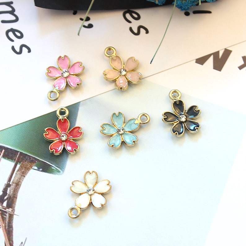 10pcs Classic,Sakura Necklace Keychain Earring . five petal flower Pendant Necklace\uff0cCreative Pendant Alloy accessories necklace