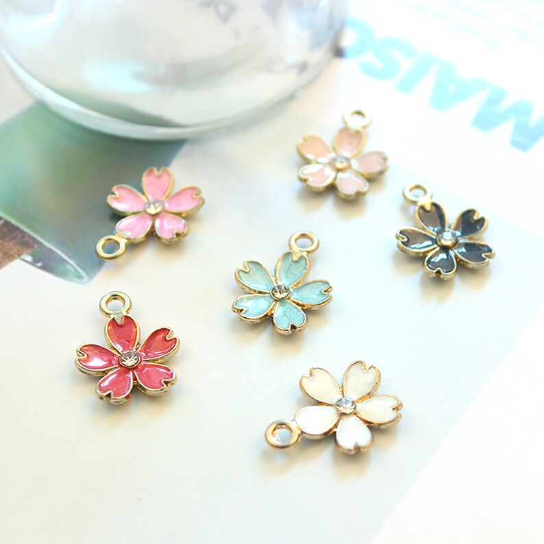 10pcs Classic,Sakura Necklace Keychain Earring . five petal flower Pendant Necklace\uff0cCreative Pendant Alloy accessories necklace