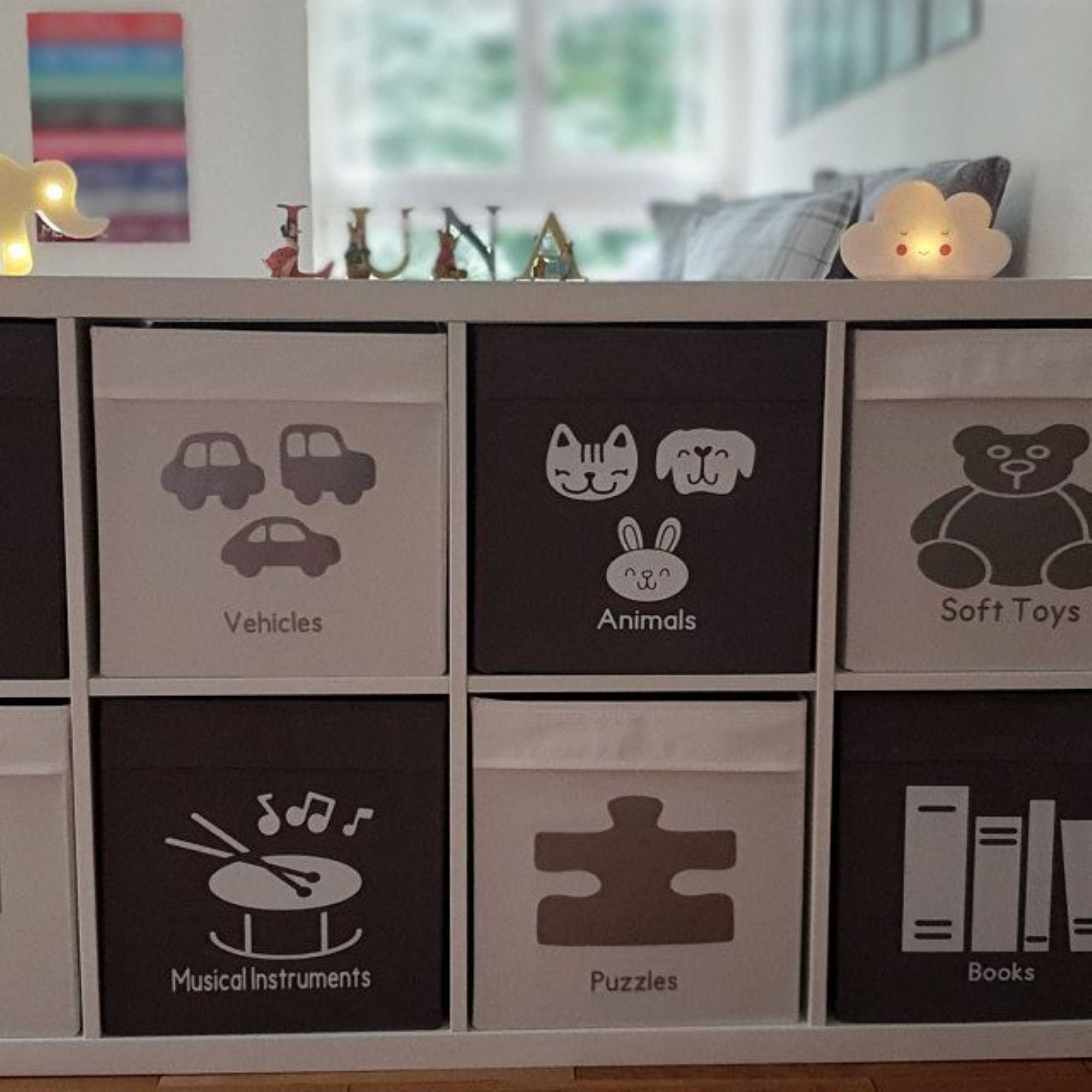 2friends Kallax Boxen, Juego de 3 cajas de almacenamiento, caja de juguetes  para estante Kallax, caja de almacenamiento para niños con trabilla para  extraer, 33x33x33 cm, lavable, color azul : : Bebé