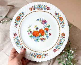 Stoviglie vintage con motivi floreali, piatti, fruttiere in ceramica, bomboniere in porcellana, collezioni, decorazioni per la casa, sala da pranzo, decorazioni murali, piatti decorativi
