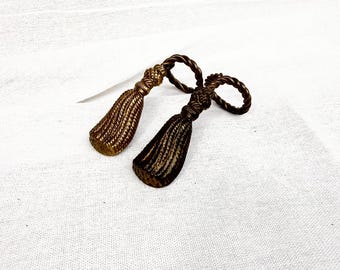 Portatovaglioli vintage in ottone con nappe, ornato, nappe dorate, regalo decorativo, oggetto in ottone, contenitore, decorazione da tavola, rarità per la tavola