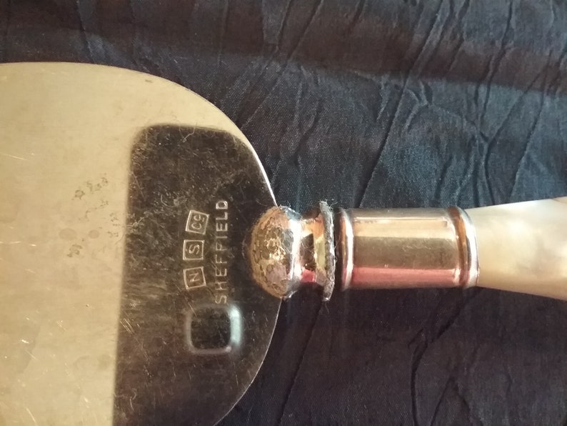 Vintage Sheffield Sterling Silver Mother of Pearl PieCake Server