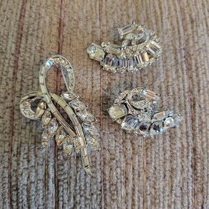 Vintage Baguette & Pear Shape Rhinestone Brooch and Earring Set