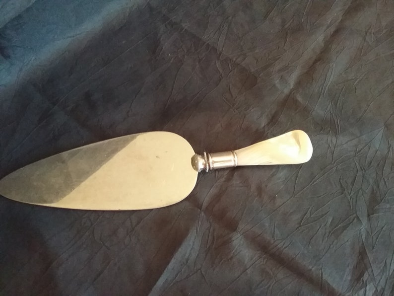 Vintage Sheffield Sterling Silver Mother of Pearl PieCake Server