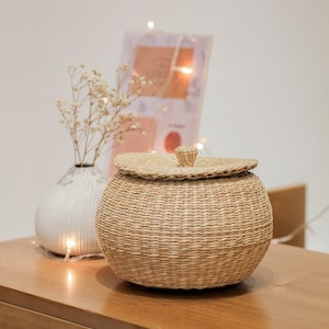 Basket with lid, Braided woven weaving Natural Round ball Jar Holder, natural weave wicker seagrass container, Vintage Jar Bathroom/ Kitchen