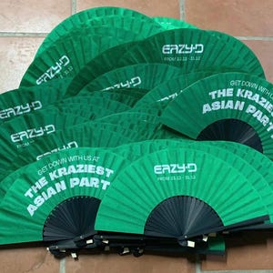 Abanicos personalizados para festivales, abanicos de sándalo, abanicos plegables, abanicos para invitados de boda, abanicos de mano, regalos de aniversario, regalos para eventos.