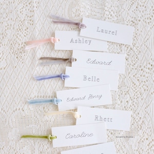 Plaatskaarten met pastel fluwelen lint, plaatskaarten voor tuinhuwelijken, vintage plaatskaarten met pastel lint bedrukte grillige bruiloften