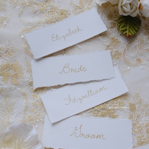 Cartões de lugar impressos em papel com borda de deck, cartão de assento de casamento com tema dourado minimalista