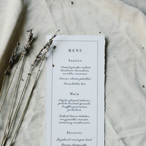 Wydrukowane menu weselne w stylu boho, ręcznie podarte karty menu weselnego, teksturowane menu weselne w stylu boho