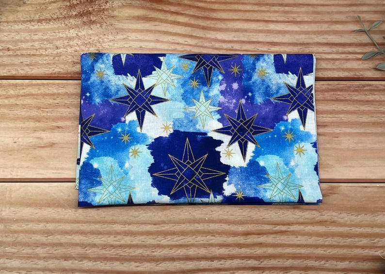 Celestial Fat Quarter-paket ***SISTA PÅFYLLNINGEN AV PAKETER*** – 6-delat Galaxy-quiltset i bomull – Tygkollektion med måne, stjärna och natthimmel 8 point stars