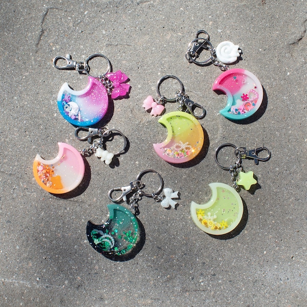 Resin Moon Shaker Keychains