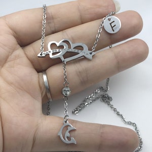 An arrow pierced zircon clavicle chain, cute dolphin necklace, letter necklace, Wedding gifts, letters can choose from A to X can choose，F