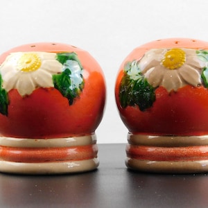 Vintage, Made in Japan, ceramic, Round Orange Floral, Salt and Pepper Shakers