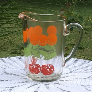 Vintage, retro, oranje en tomaat motief glazen kan met handvat