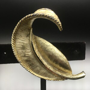 Vintage, unmarkiert, gold-ton Metall, strukturierte gewellte Blatt, Brosche