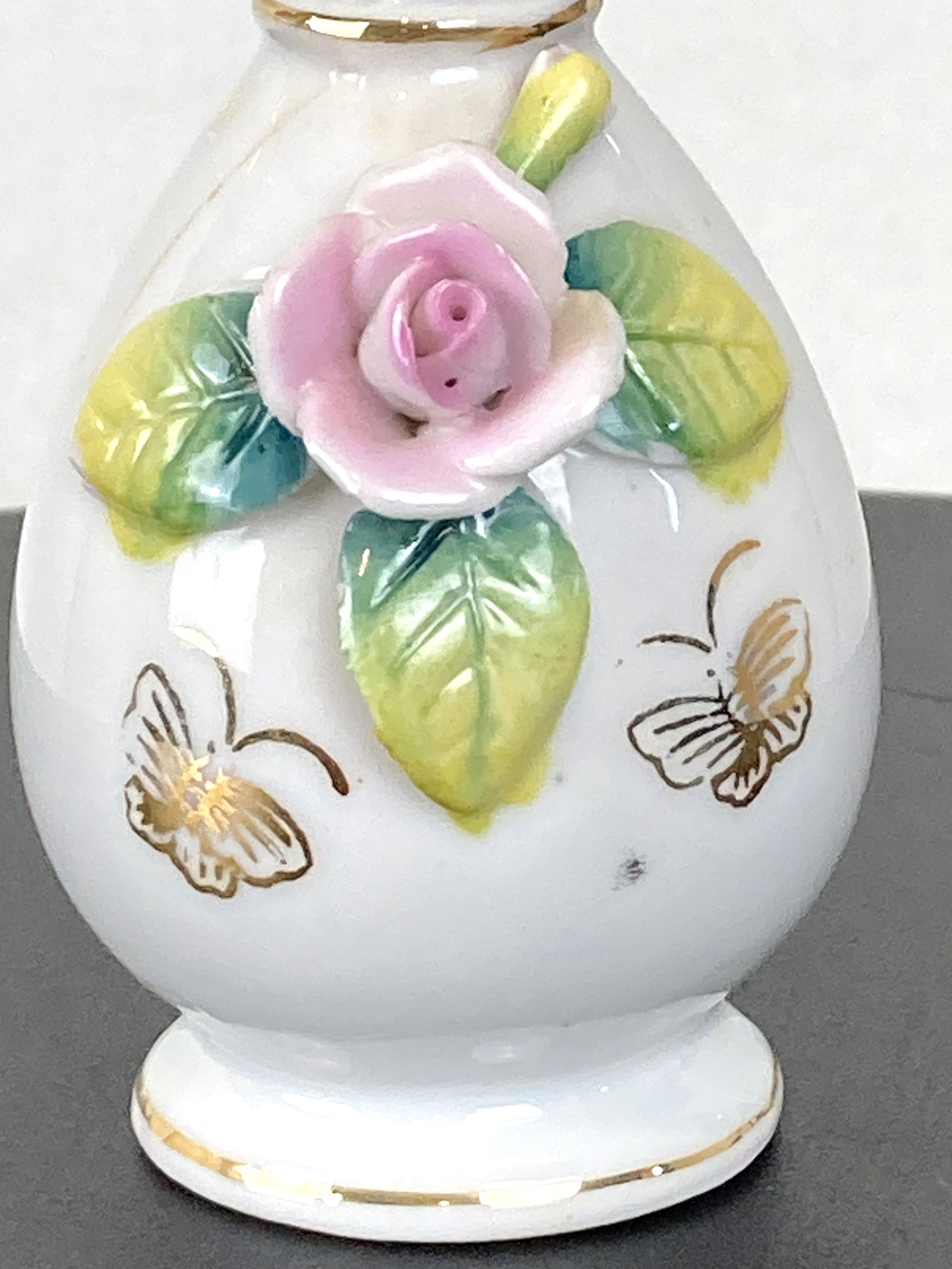 ヴィンテージ、陶器、花と蝶の香水瓶、ダウバー付き - Etsy 日本