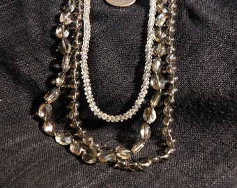 Collier de perles cristallines Tri-Strand vintage