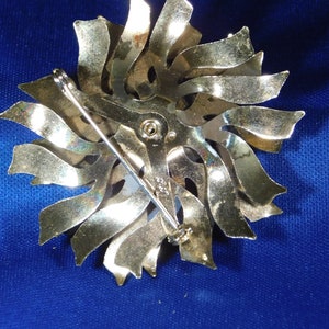 Blooming Chrysanthemum Vintage Brooch image 3