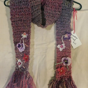 Flowered crocheted scarf