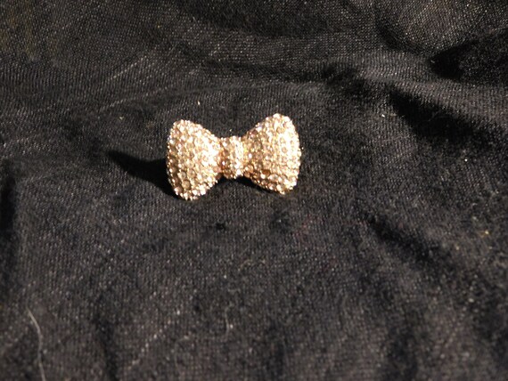 Vintage Bowtie Two-Finger Ring - image 4