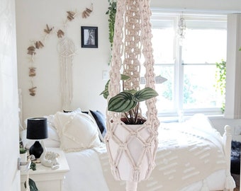 Macrame Plant Hanger / Vintage Style Macrame Plant Hanger