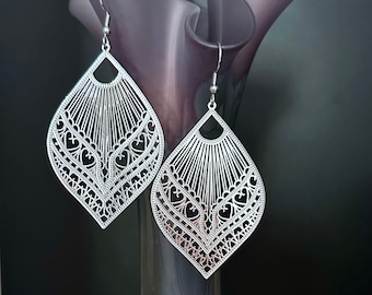 Orecchino a forma di lacrima in argento tagliato al laser: metallo filigranato, ganci in acciaio inossidabile