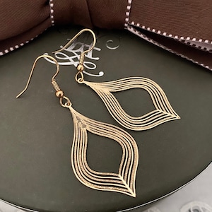 Gold leaf shaped filagree earring/gold filagree drop earring/bohemian fashion earrings/boho gypsy earrings/australian seller/hippie earrings