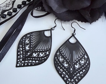 Orecchino a goccia grande in filigrana nera tagliata al laser: metallo leggero, ganci per orecchini in acciaio inossidabile