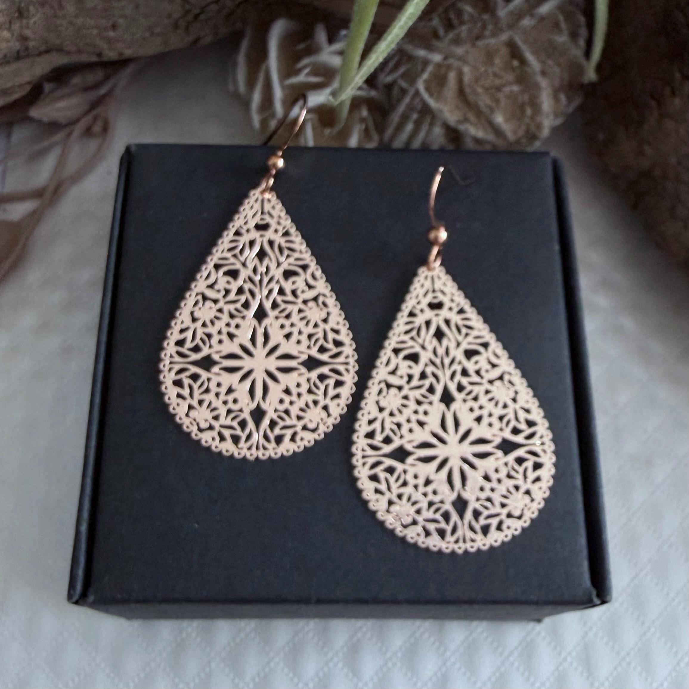 Orecchini lunghi moderni in oro con citrino, orecchini a goccia in argento sterling placcato oro, pietra portafortuna di novembre, 13° anniversario, Mistry Gems, E15GCIT - Italia