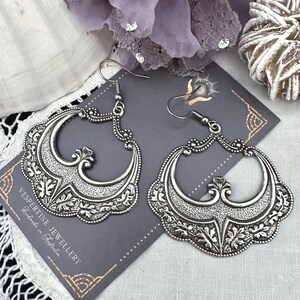 Orecchini in stile Art Déco argento e nero: gioielli vistosi e di grande impatto. immagine 9