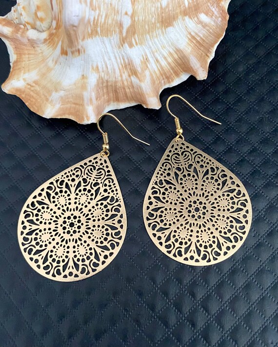 Best lightweight earrings deals