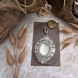 Colgante blanco de estilo vintage/colgante suave luna/joyas boho/joyas de boda nupcial/regalo de mejor amigo/regalo de cumpleaños/vendedor australiano