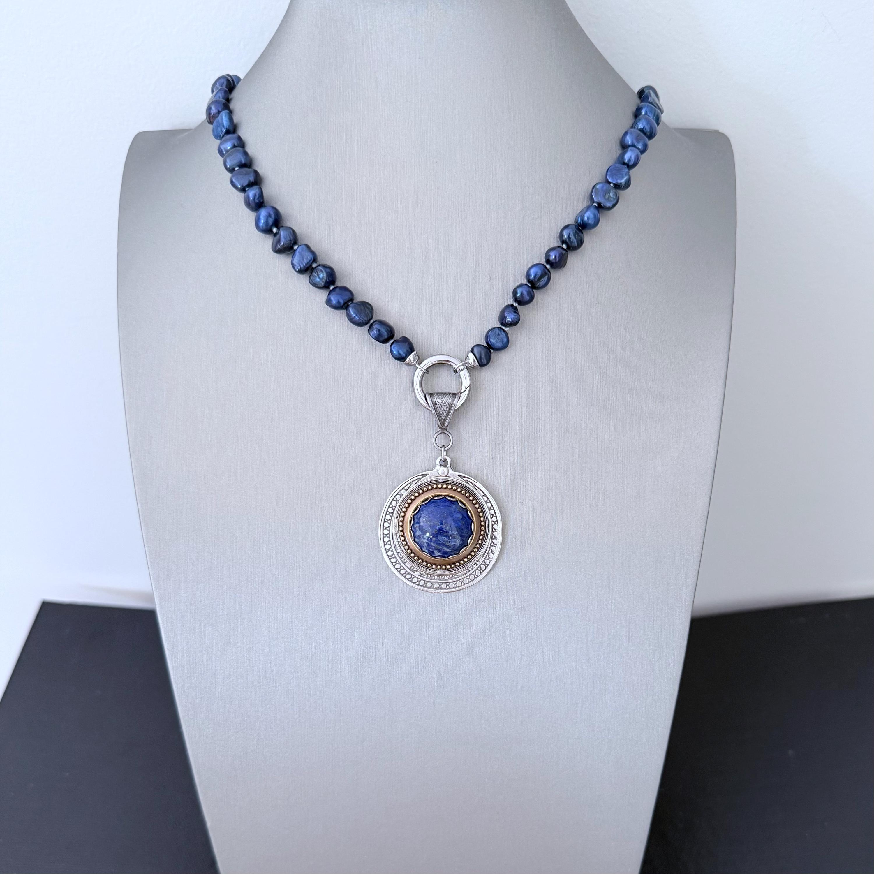 Collana con perle colorate in lana cotta - Gioielli - Collane - di